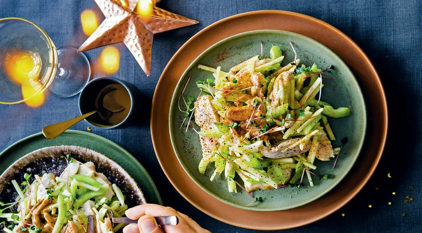 Рецепт салата с куриной грудкой, сельдереем, яблоками и арахисовой заправкой