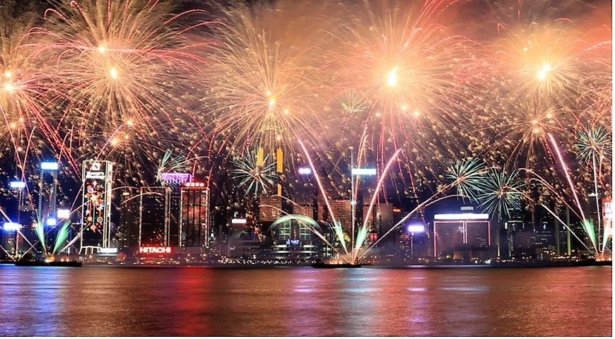 Фейерверк в честь китайского Нового года в Гонконге
