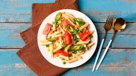Салаты с макаронами на любой вкус: 9 рецептов, которые стоит попробовать