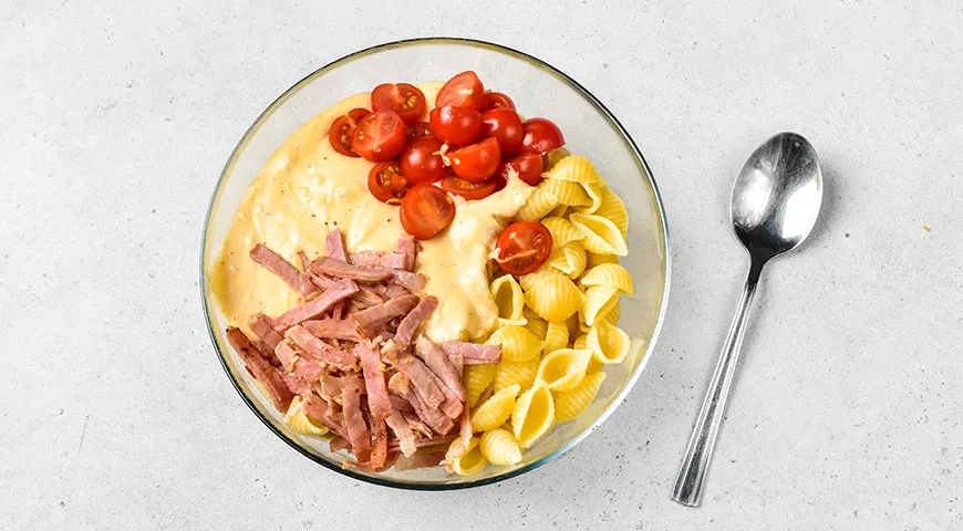 Запеканка из макарон с беконом и сыром