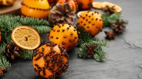 Как быстро сделать апельсиновый шарик с гвоздикой для новогоднего аромата