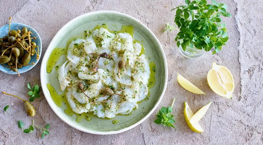 Крудо из палтуса с каперсами