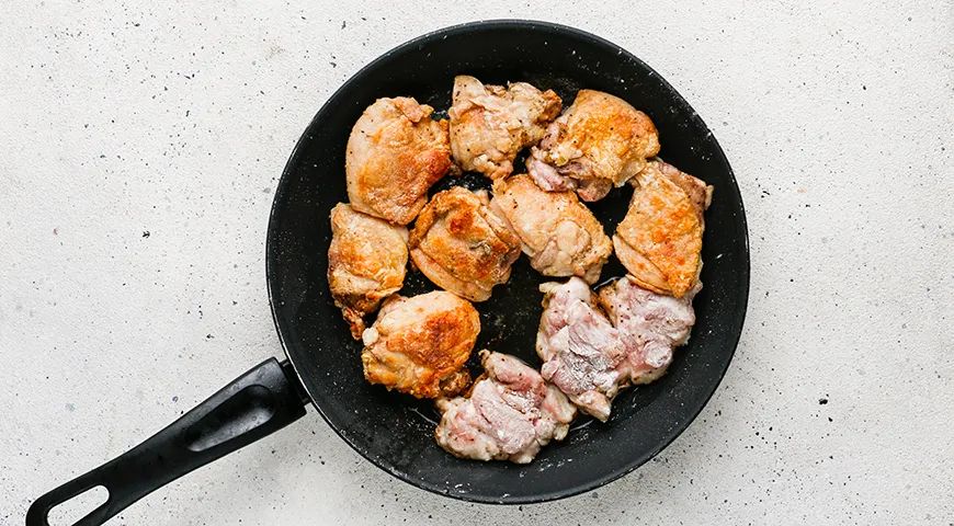 Курица в карамели, с чесноком и соевым соусом