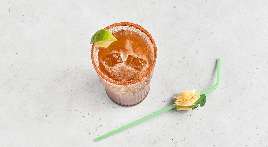 Пивной коктейль с томатным соком Мичелада