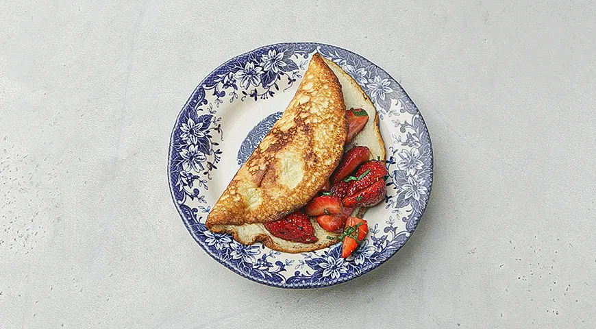 Омлет-суфле с клубникой и бальзамиком