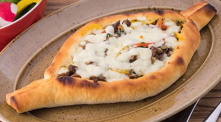 Хачапури по-аджарски с мясной начинкой