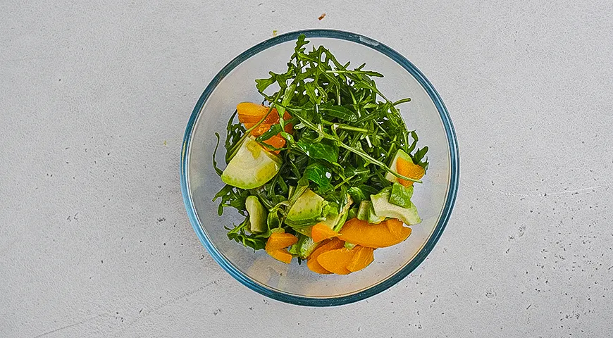 Веррин с персиками, авокадо и карбонадом