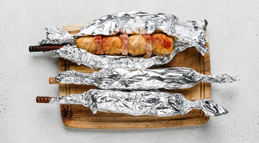 Картошка с салом на шампурах на мангале