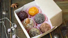 Как приготовить вкусный съедобный подарок к Новому году – конфеты трюфель