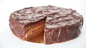 Торт Шоколадный с клубникой