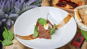 Парижский тар-тар из говядины с трюфельным айоли и гренками из ржаного хлеба