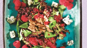 Рецепты с молочной продукцией, орехами и салатом