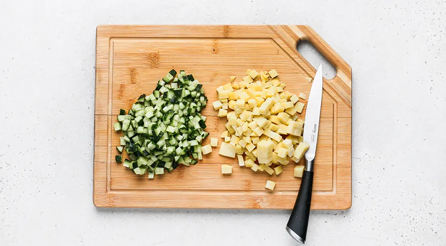 Крабовый салат с картошкой