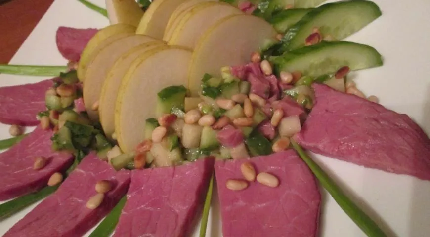 Рецепт салата из говядины с кедровыми орешками