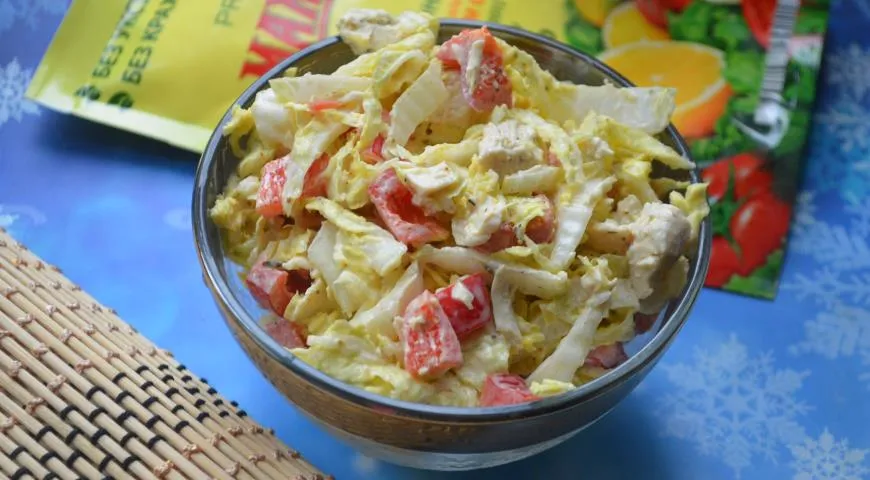 Салат с курицей и пекинской капустой