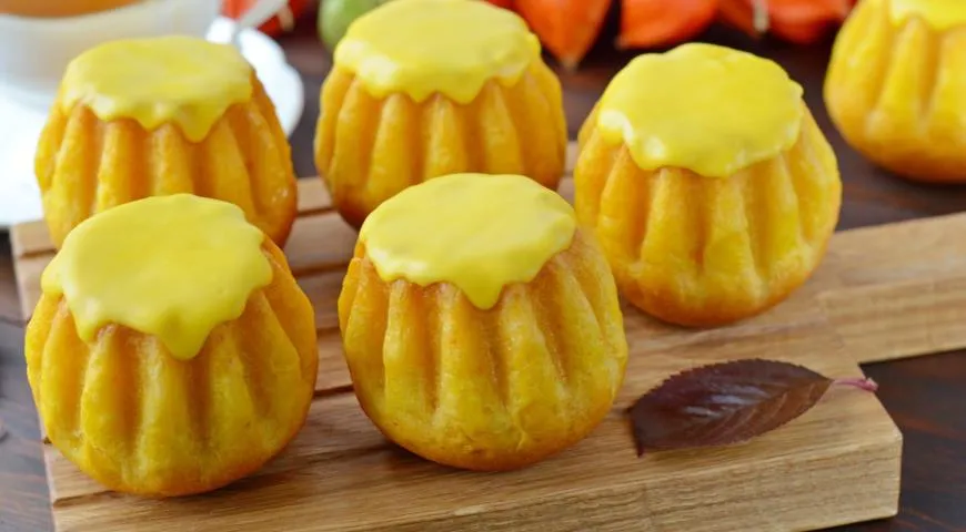 Тыквенные ромовые бабы с сахарной глазурью