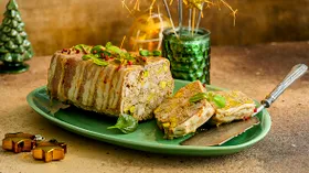 Паштет с фисташками, запеченный в духовке