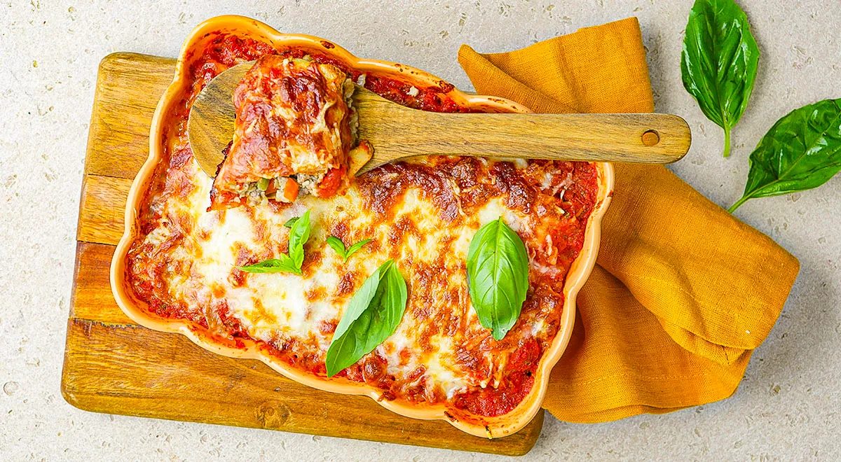 Блины с мясом в томатном соусе