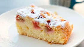 Шарлотка с ревенем