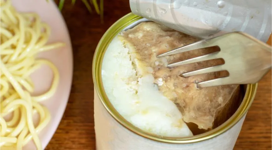 В тушенке из говядины нашли антибиотики и ДНК лошади