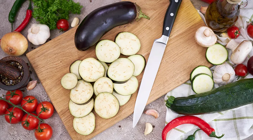 Для предсказуемого результата продукты следует нарезать и размещать с учетом их плотности и размера