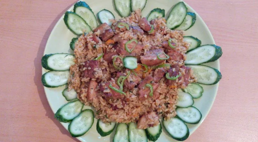 Рецепт плова из круглозерного риса со свиной грудинкой и овощами