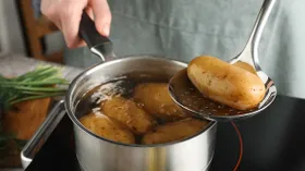 Когда солить картошку при варке, чтобы сохранить вкус и текстуру