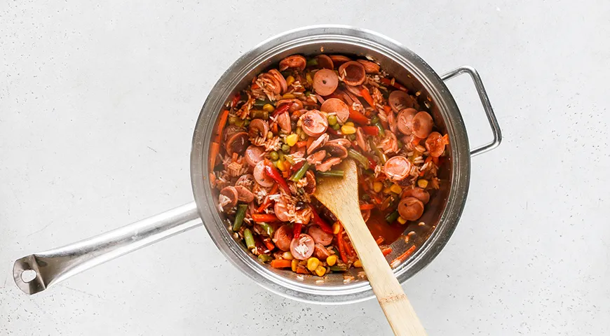 Мексиканская смесь с сосисками и рисом