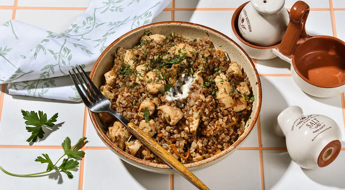 Гречка с курицей на сковороде