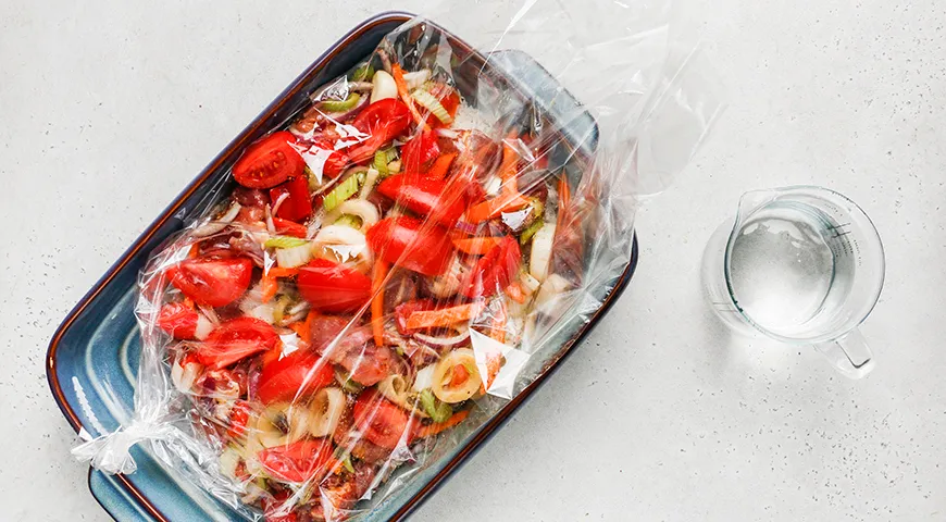 Рис с мясом и овощами в рукаве
