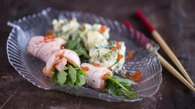 Картофельный салат с обожженным сашими из лосося