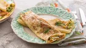 Блинчики с яйцом и сыром