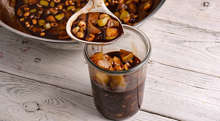 Варенье из груш с шоколадом и фундуком