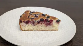 Манник с черной смородиной - полезное лакомство!