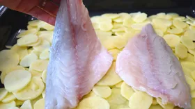 Рыба с картофелем в духовке 