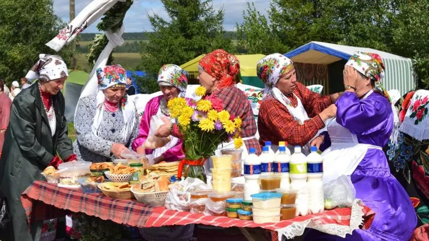 Бабушки на фестивале «Зарни – Ё перепеч, табань но пельнянь!»