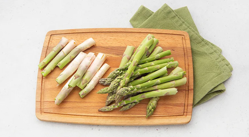 Брускетты со спаржей и Sabroso Roso