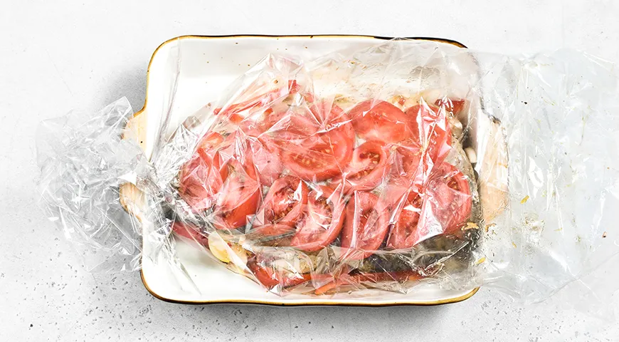 Лещ, запечённый целиком в рукаве в духовке