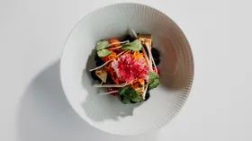 Салат с морковью по-корейски, с азиатскими грибами и тофу с кунжутным маслом