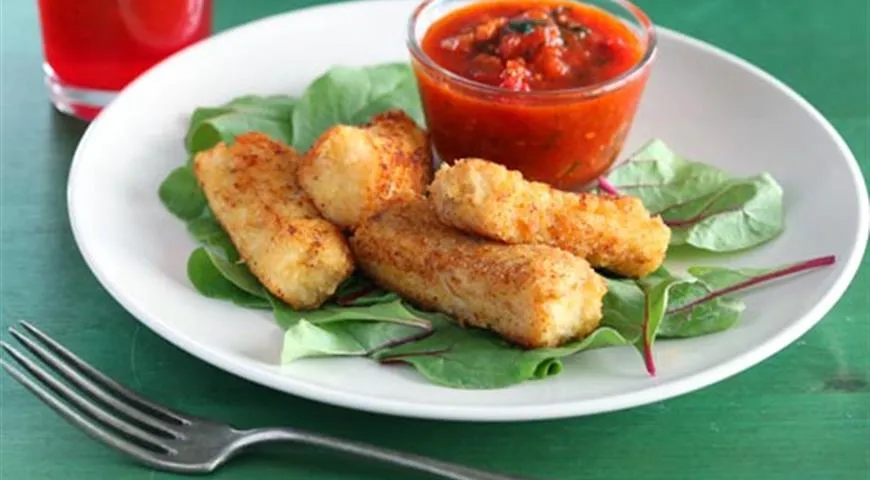 Рыбные палочки с соусом