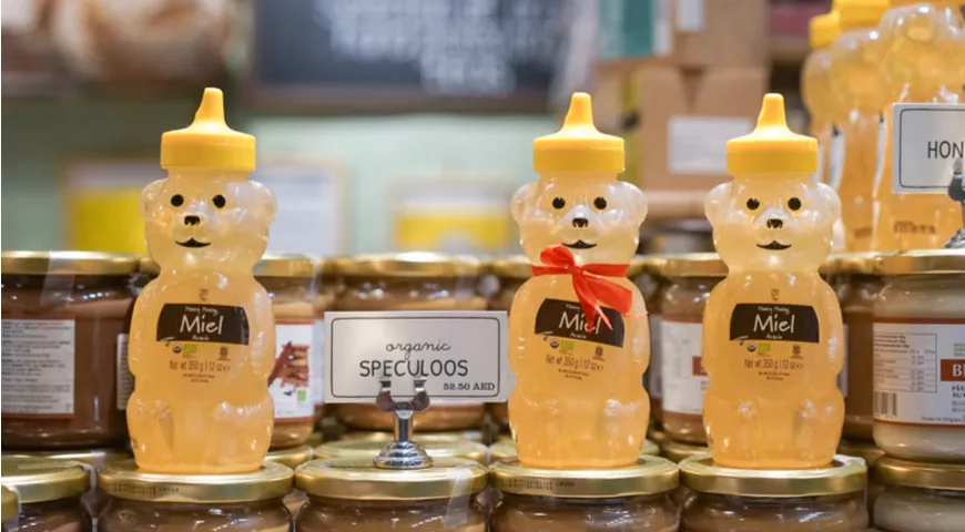 Органический акациевый мёд на выставке в торговом центре, Венгрия