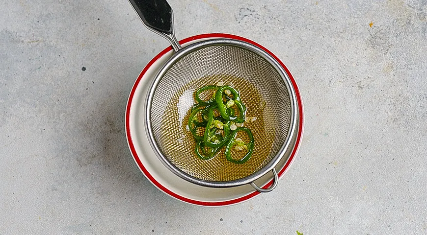 Ананас с острым медом и брынзой