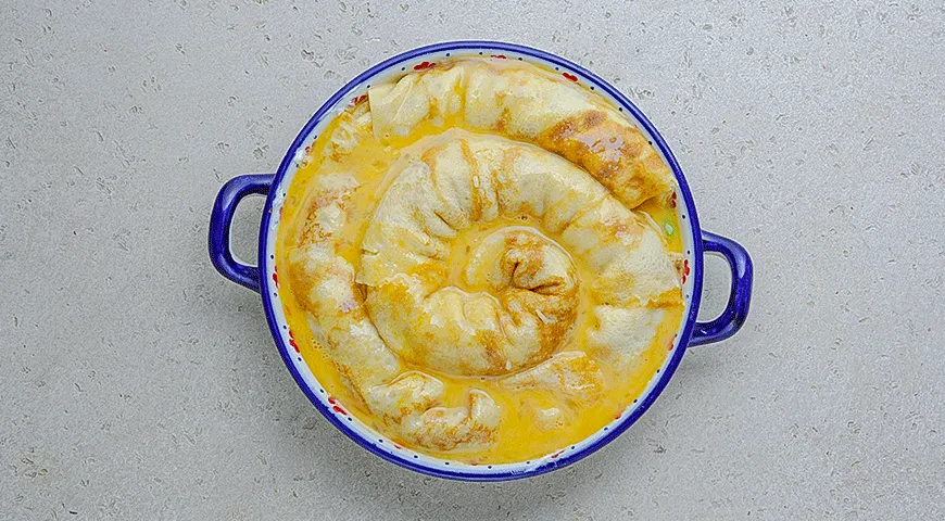 Блинная улитка с ветчиной и грибами