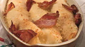 Рецепты с мукой, твёрдыми сырами и беконом