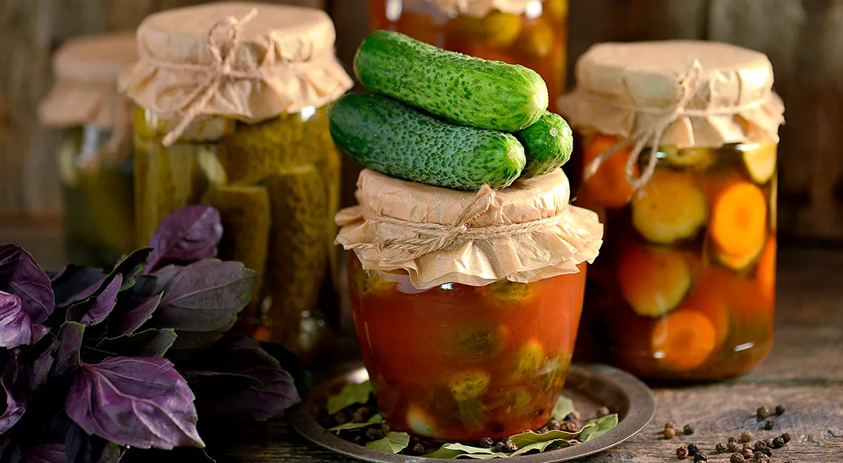 Маринованные огурцы «Кровавая Мэри»