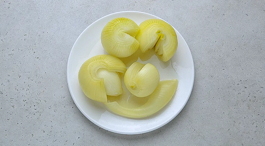 Лук, фаршированный мясом и рисом