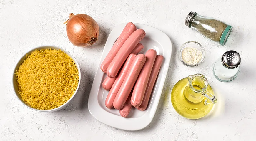 Жареная вермишель с сосисками