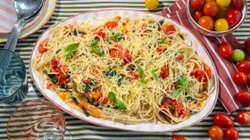 Спагетти с томатным соусом