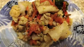 Жареный минтай с овощами