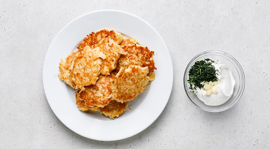 Капустные оладьи с сыром